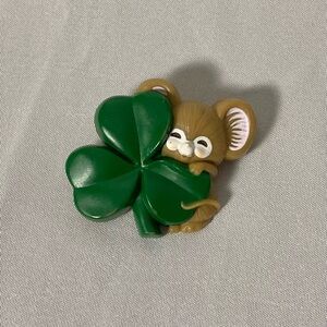 Vintage 1983 Hallmark Saint Patrick’s Day Mouse And Shamrock Clover Brooch Pin